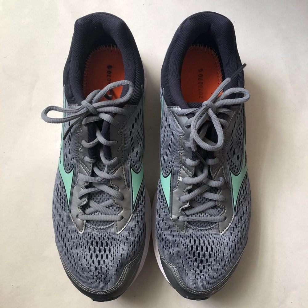 Mizuno sneakers
